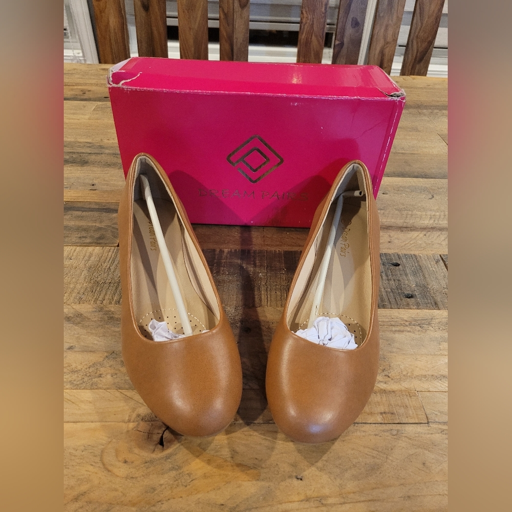 Brand New Women's Dream Pairs Style Debbie Mid Wedge, Heel Pump Shoe Size 7.5
